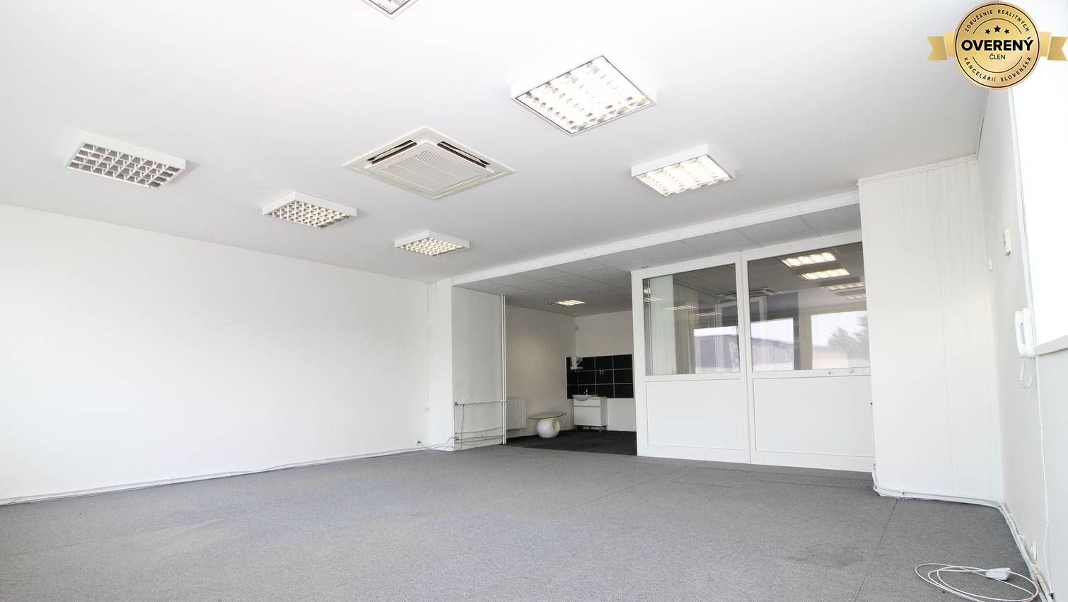  PRENAJATÝ - 83 m² Komerčný priestor (kancelária, prevádzka) 